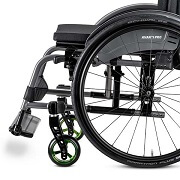 Pohled ze strany na invalidní vozík Avanti Pro 1.735
