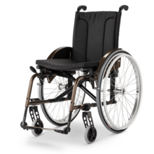 Odlehčený invalidní vozík se skládacím rámem Avanti Pro 1.735