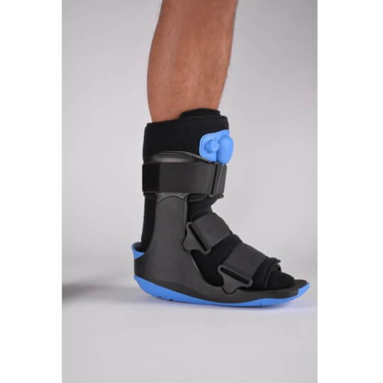 Nízká pneumatická hlezenní fixační ortéza nízká PNEUMATIC SHORT WALKING BRACE (Kód ZP: 04-5013234 + doplatek)