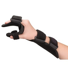 Zápěstní ortéza s podporou prstů a dlahou pro palec SPLINT FOR PALM AND FOREARM WITH THUMB SPICA Qmed