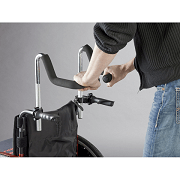 Tlačná madla pro doprovod k invalidnímu vozíku