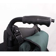Uchycení tašky Rolko Messenger na invalidním vozíku