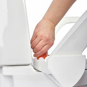 Jednoduchá instalace madla k toaletnímu nástavci s víkem Etac My-Loo fixed