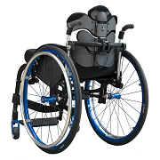 Anatomická zádová opěra Tarta EMYS v novém designu šedé barvě na invalidním vozíku